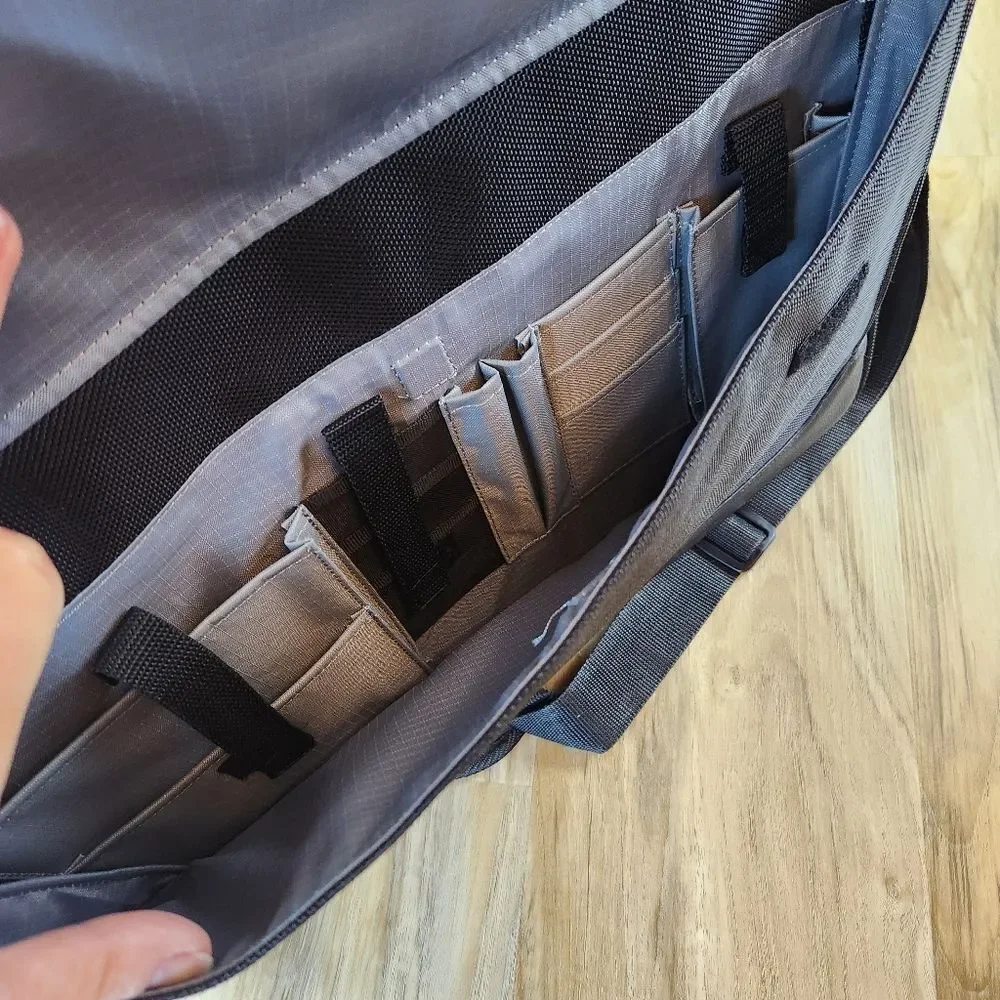 💜Microsoft Black & Gray Laptop Portfolio w/Zipper Closure